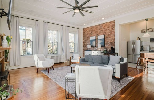 New Bedford Apartment | Henry’s: Downtown New Bedford, Bright & Spacious 4BR across from Whaling Museum