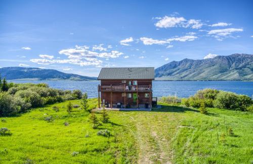 Island Park House | Henrys Lake Goose Bay by KABINO On Henrys Lake almost 3 Acres Satellite Wifi