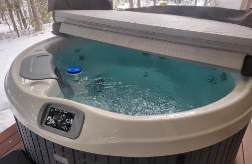Island Park House | Henrys Post by KABINO Dog Friendly Foosball Fire Pit SmartTV WiFi