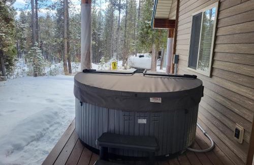 Island Park House | Henrys Post by KABINO Dog Friendly Foosball Fire Pit SmartTV WiFi