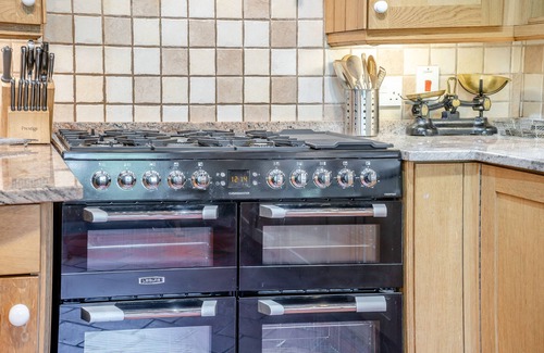 Pengenffordd House | Heol Llygoden - Seven Bedroom House, Sleeps 12