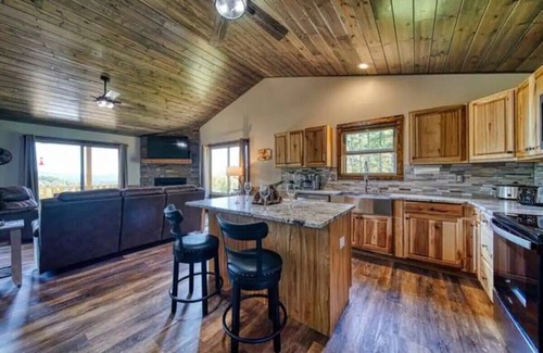 Upper Peachtree Cabin | Her Endless Views, the name says it all!