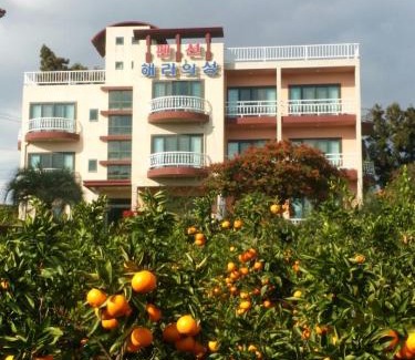 Jungmun House | Hera Castle Pension