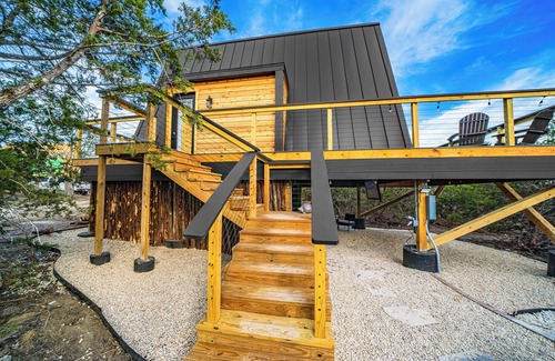 Fredericksburg House | HERA Treehouse Fredericksburg