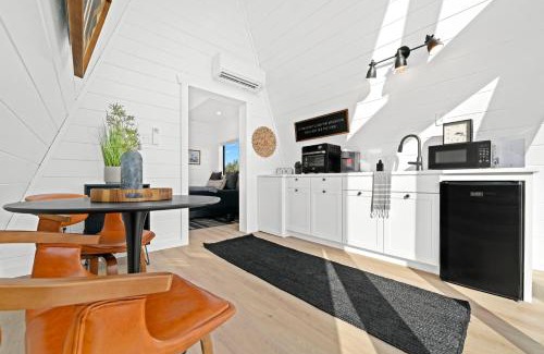 Fredericksburg Cabin | Hera Treehouse King Bed Hot tub Fredericksburg EV