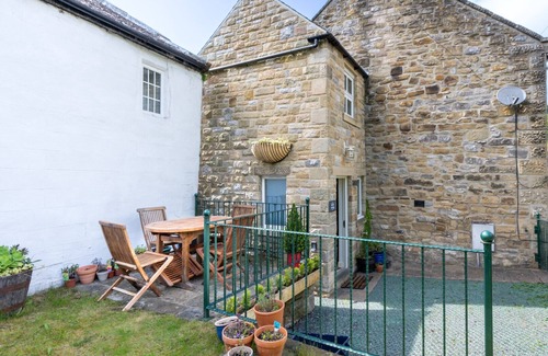 Eyam House | Herbal Cottage - Three Bedroom House, Sleeps 5