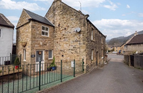 Eyam House | Herbal Cottage - Three Bedroom House, Sleeps 5