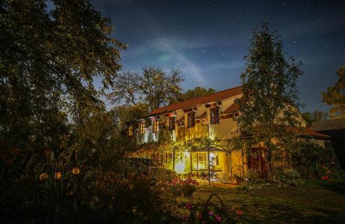 Behlitz House | Herberge Agape