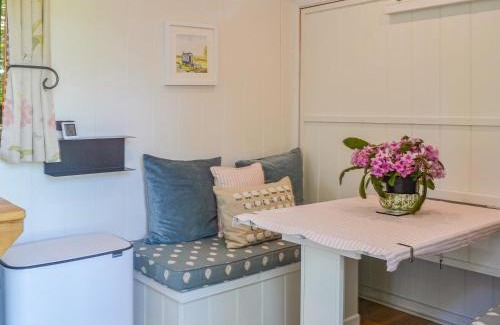 Llangadog House | Herdwick Hut Mountain Retreat