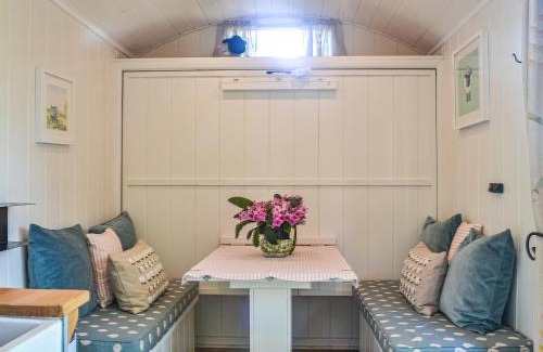 Llangadog House | Herdwick Hut Mountain Retreat