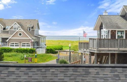Long Beach House | Here Comes The Sun, Steps To The Beach