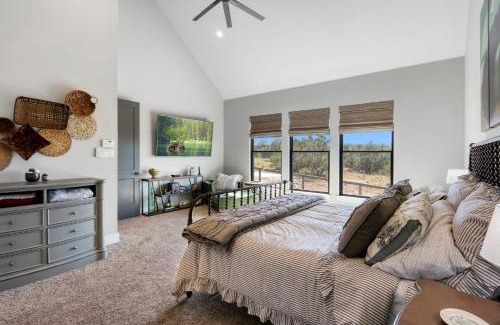 Canyon Lake House | Here Comes the Sun