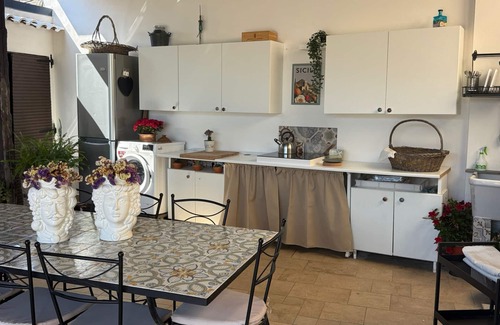 Floridia Villa | Here, every detail is designed to make you feel at home. Amati Home