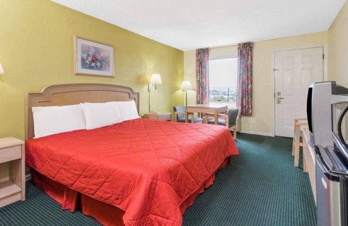 Berea House | Here's Something Exciting! Pet-friendly, Free Parking, WiFi