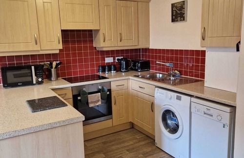 Hereford Apartment | HEREFORD – Mayflower Coach House: Modern 2-Bed with Parking, Sleeps 4