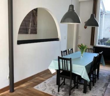 Rupelmonde House | Herenhuis in fishing village
