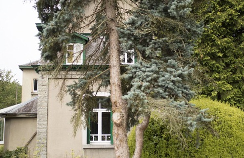 Vireux-Molhain House | Herenhuis met boomgaard & pizza oven