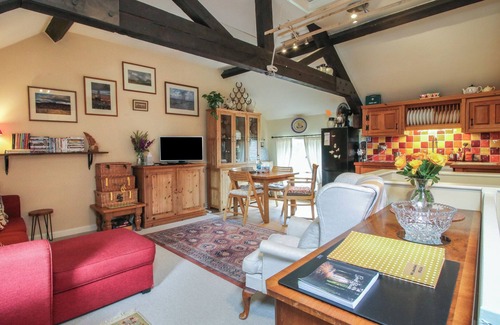 Pontesbury Cottage | HERIBERT COTTAGE, family friendly, with a garden in Shrewsbury