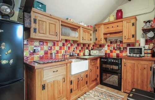 Pontesbury Cottage | HERIBERT COTTAGE, family friendly, with a garden in Shrewsbury