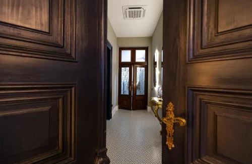 Caracal Bed & Breakfast | Heritage Boutique
