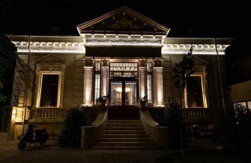 Caracal Bed & Breakfast | Heritage Boutique