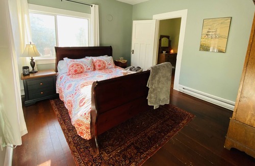 Courtenay Cottage | Heritage Cottage on the Creek