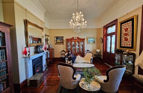 Leconfield Bed & Breakfast | Heritage country homestead hotels, close to wineries, concerts & restaurants