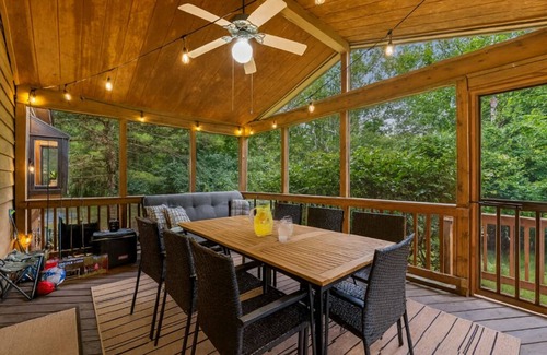 Westerville House | ★Heritage Hideaway★ Hot Tub ★ 4 King Beds & 5 Bunks★ Sleeps 14 Alum Creek access