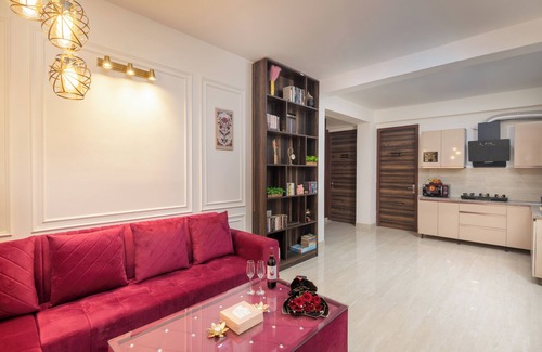 Sainik Farm Apartment | Heritage Homes Rosé - Luxury 2BHK Stay