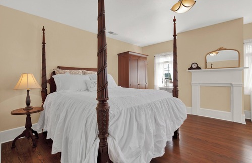 Ligonier House | Heritage House - Charming Historic Home