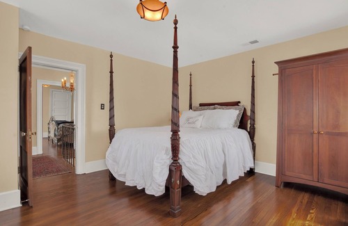 Ligonier House | Heritage House - Charming Historic Home