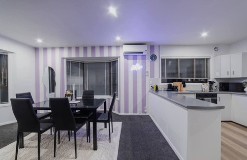 Christchurch House | Heritage House - Classic 3BR on Greenhurst Street