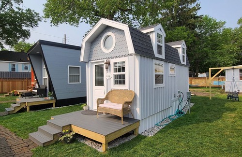 Lakeside Apartment | Heritage House - Tiny Digs Lakeshore