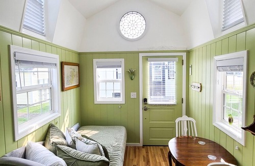 Lakeside Apartment | Heritage House - Tiny Digs Lakeshore