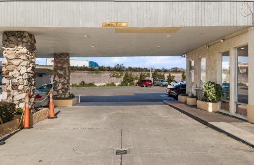 Hayward Hotel | Heritage Inn Express Hayward