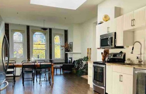 Gastown Condo | Heritage loft in the heart of Gastown in Downtown Vancouver 24-159962