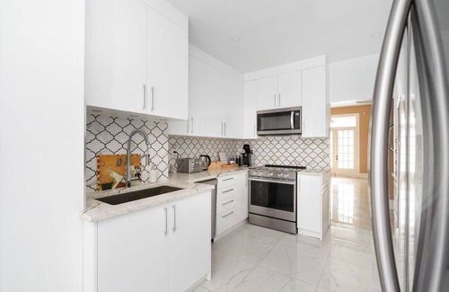 Lachine Villa | Heritage MTL 🔑 Huge 6Bedroom Waterfront Palace, Free Parking, Airport