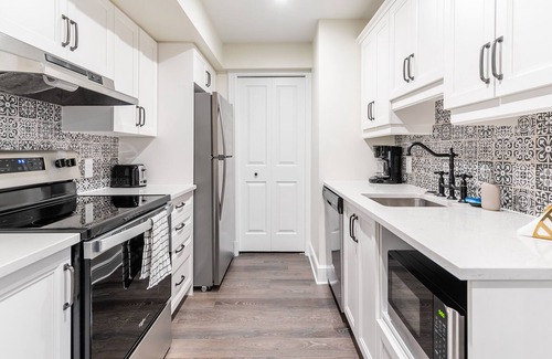 Smiths Falls Apartment | Heritage Rideau 2Br Apartment. Free Parking
