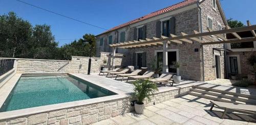 Kraj Villa | Heritage Villa Francheza