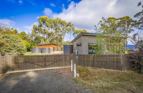Lymington Apartment | Herlihys On Huon - Cabin 1