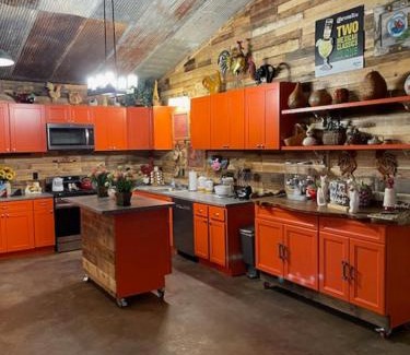 Mount Sterling Cabin | Hermann Grain Bins BNB Entire Complex sleeps 16