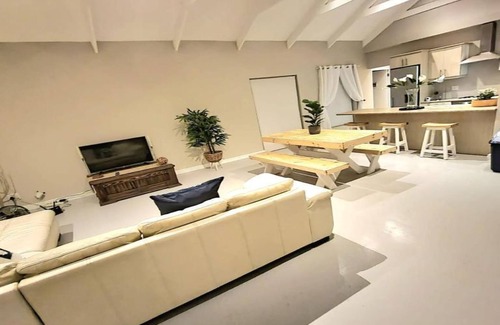 Vermont House | Hermanus, 3 bed self-catering house close to the beach.
