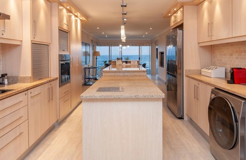 Hermanus House | HERMANUS Haven, entire home with private pool, on the sea