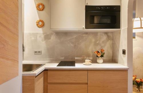 15th Arrondissement Apartment | Hermes Room - Duke Housing