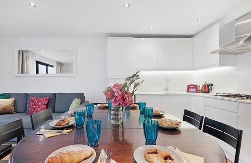 Harringay Apartment | Hermitage Road Apartment by MoreThanStays | Garden