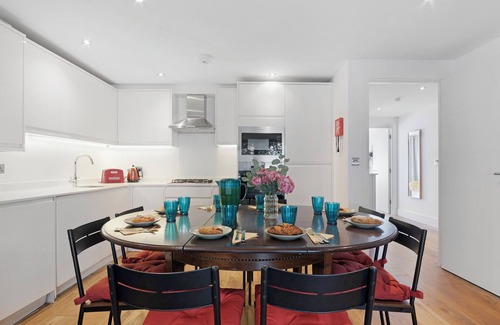 Harringay Apartment | Hermitage Road Apartment by MoreThanStays | Garden