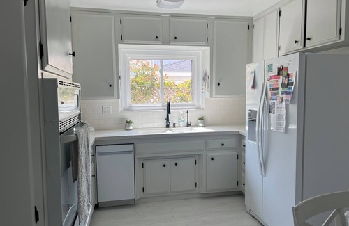 North Redondo House | Hermosa Beach Sunshine