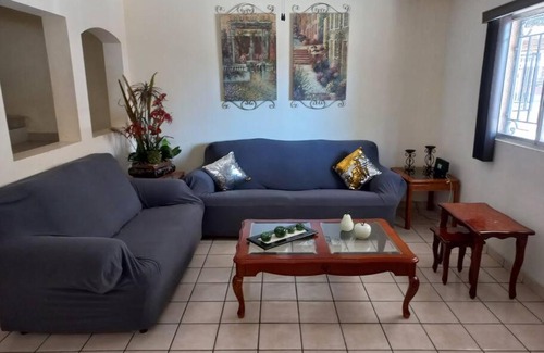 Hermosillo House | Hermosa casa cerca del hospital San Jose , ideal para Home Office , 2 Plantas , tres recamaras