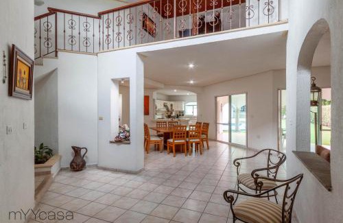Lomas de Cocoyoc Villa | Hermosa casa con alberca/jacuzzi - C14