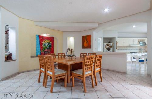 Lomas de Cocoyoc Villa | Hermosa casa con alberca/jacuzzi - C14